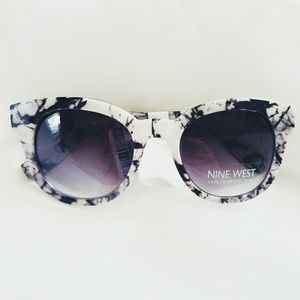 Nine West Fashion B&W Marble Print